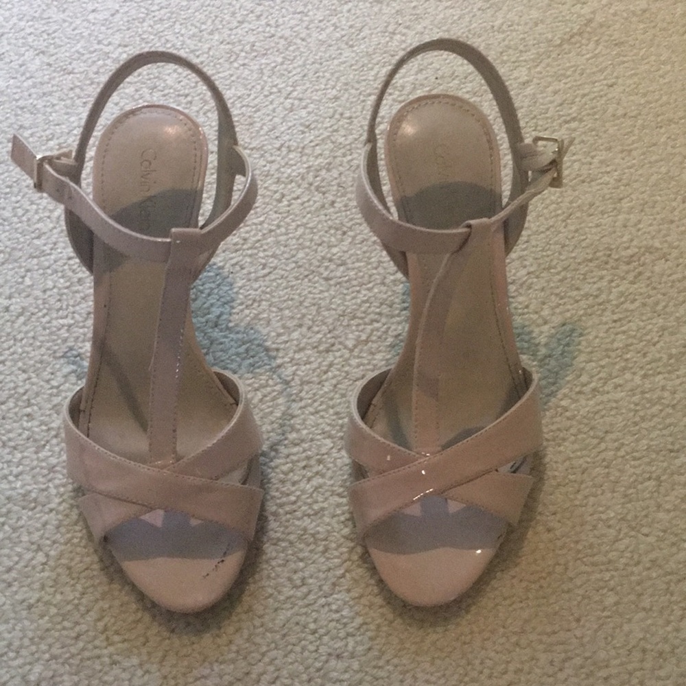Calvin Klein Nude Size 6 heels!